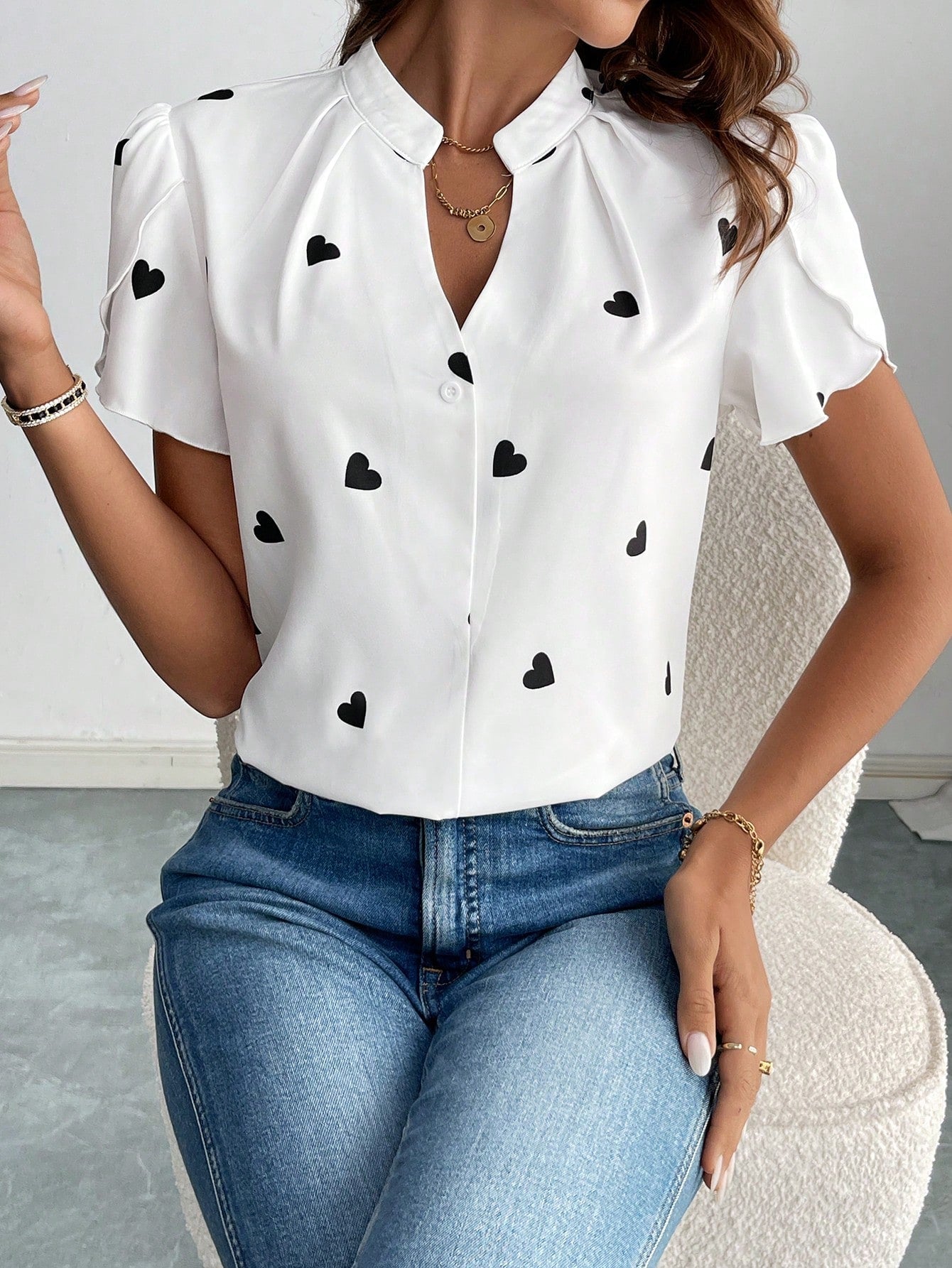 Blusa curta; Blusa de ombro; Blusa verão Blusa verao; Blusa de botão Blusa de gola; Blusa floral; Blusa branca; Blusa preta; Blusa de aniversário; Blusa de festa; Blusa de formatura; Blusa de alça; Blusa de amarração Cropped; Blusa lara; Blusa justa; Verão; Verão 2025; Moda feminina; Blusa de botão; Camisa;