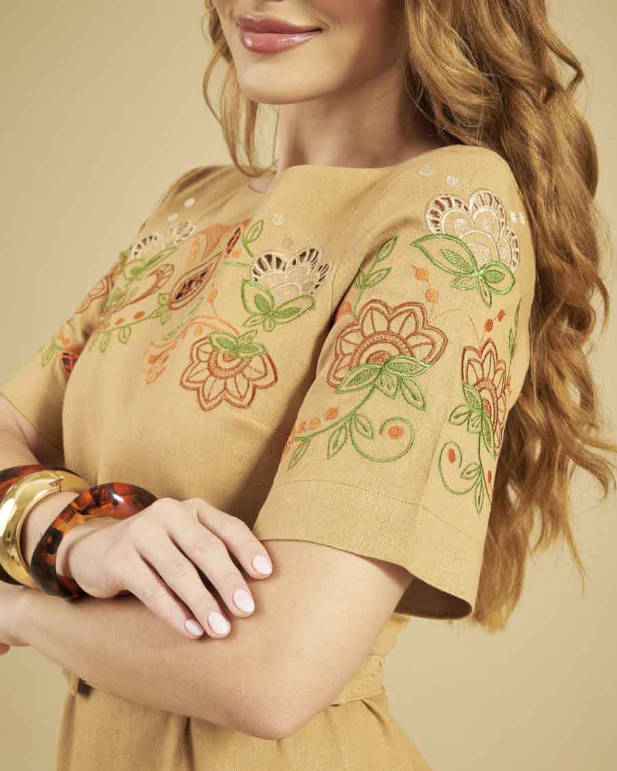 Vestido Bordado com Cinto Letícia