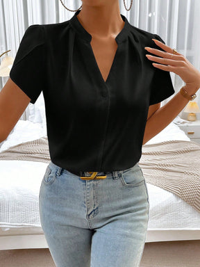 Blusa curta; Blusa de ombro; Blusa verão Blusa verao; Blusa de botão Blusa de gola; Blusa floral; Blusa branca; Blusa preta; Blusa de aniversário; Blusa de festa; Blusa de formatura; Blusa de alça; Blusa de amarração Cropped; Blusa lara; Blusa justa; Verão; Verão 2025; Moda feminina; Blusa de botão; Camisa;